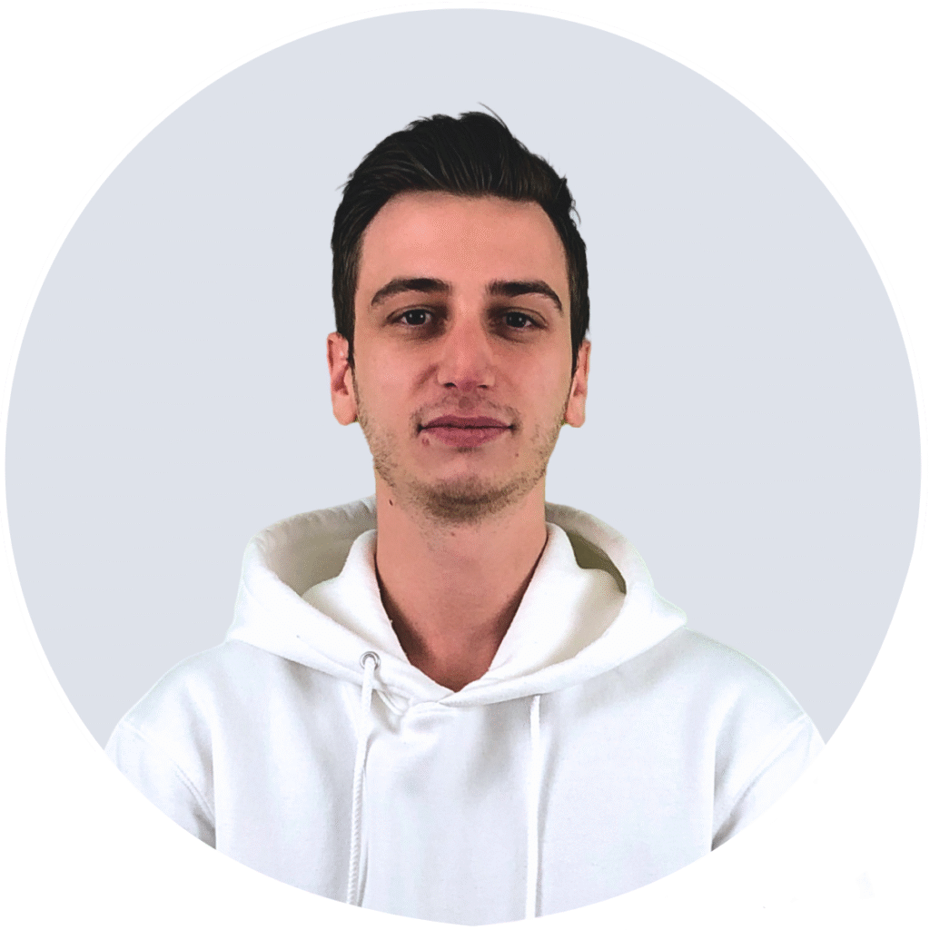 > Responsable Digital Learning & Motion DesignerJulien développe des modules e-learning interactifs. Il contribue à faire de nos parcours digitaux des expériences uniques.